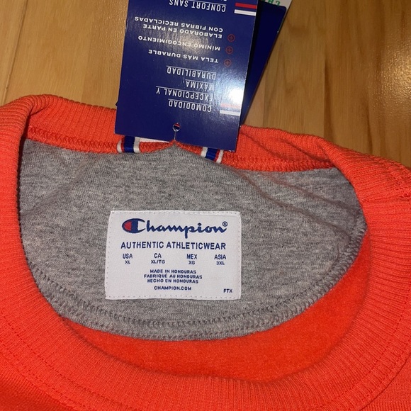 Champion Crewneck - Picture 7 of 8